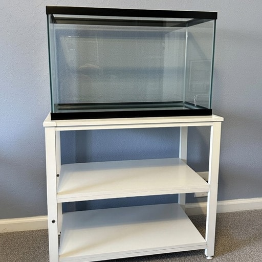 got-to-make-sure-the-fish-tank-and-stan-are-level