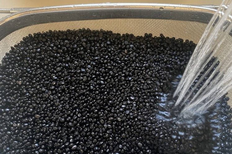 washing-black-pebble-gravel-substrate-for-my-aquarium