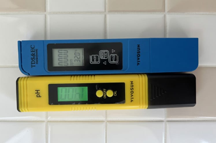 vivosun-ph-and-tds-pens-on-my-counter