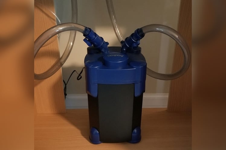 the aqueon quietflow 300 filter working to clean up my tank